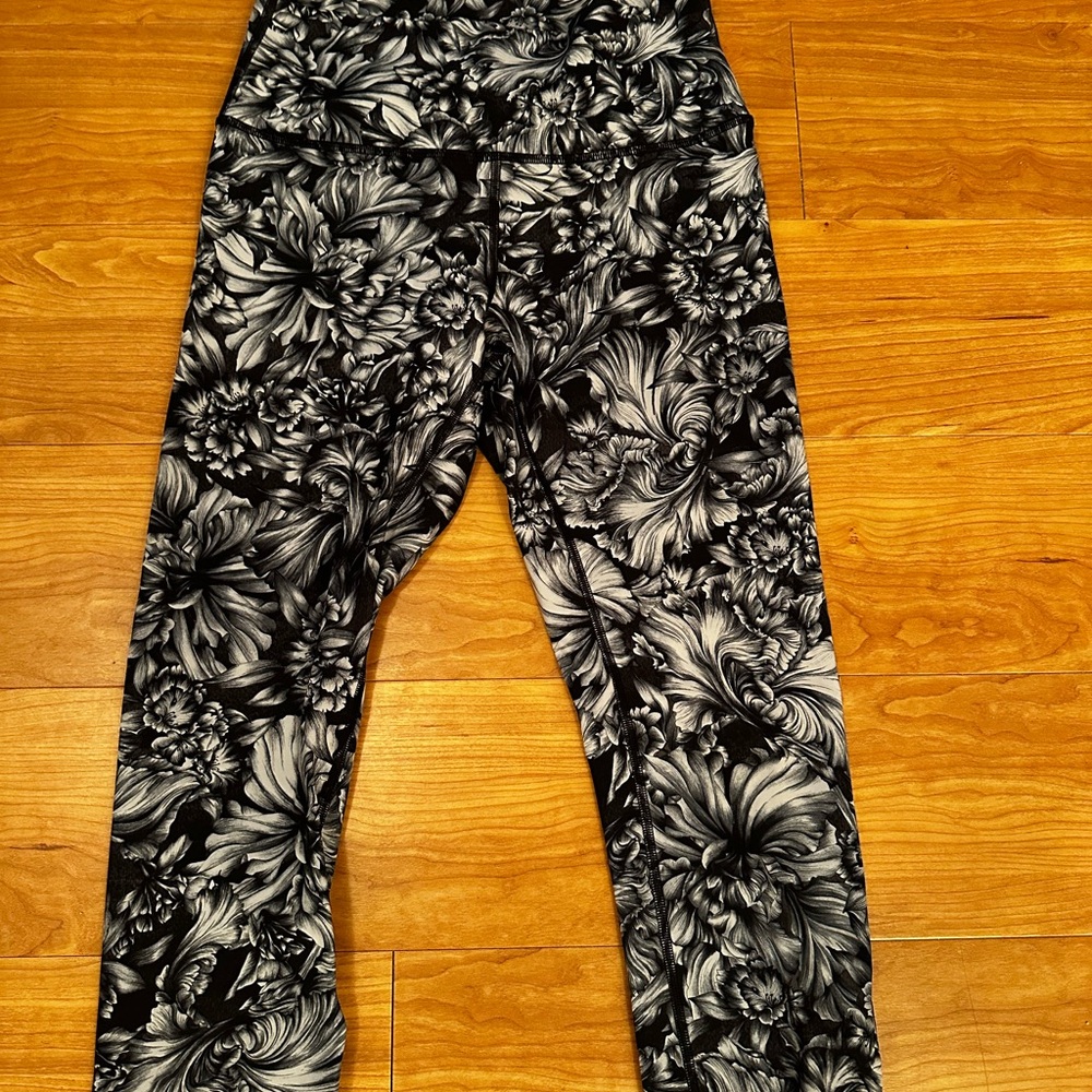 Luluemon Black & White Floral Leggings